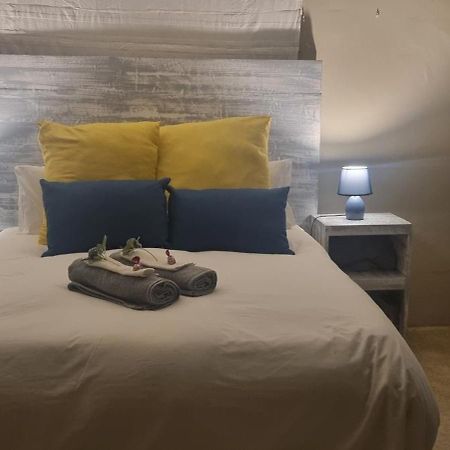 Large 1 Bedroom Cottage, 15 Min From Or Tambo Airport, With Backup Power And Water Germiston Exterior photo