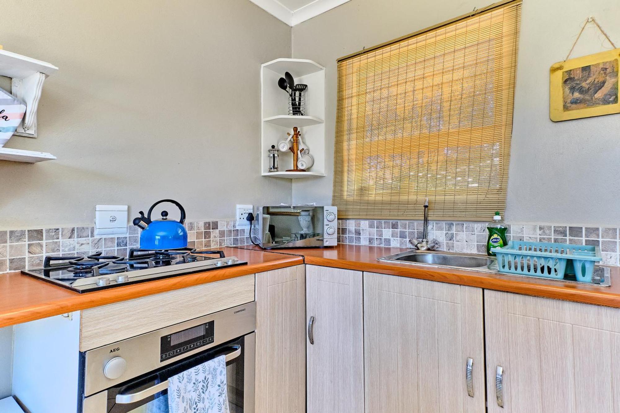 Large 1 Bedroom Cottage, 15 Min From Or Tambo Airport, With Backup Power And Water Germiston Exterior photo